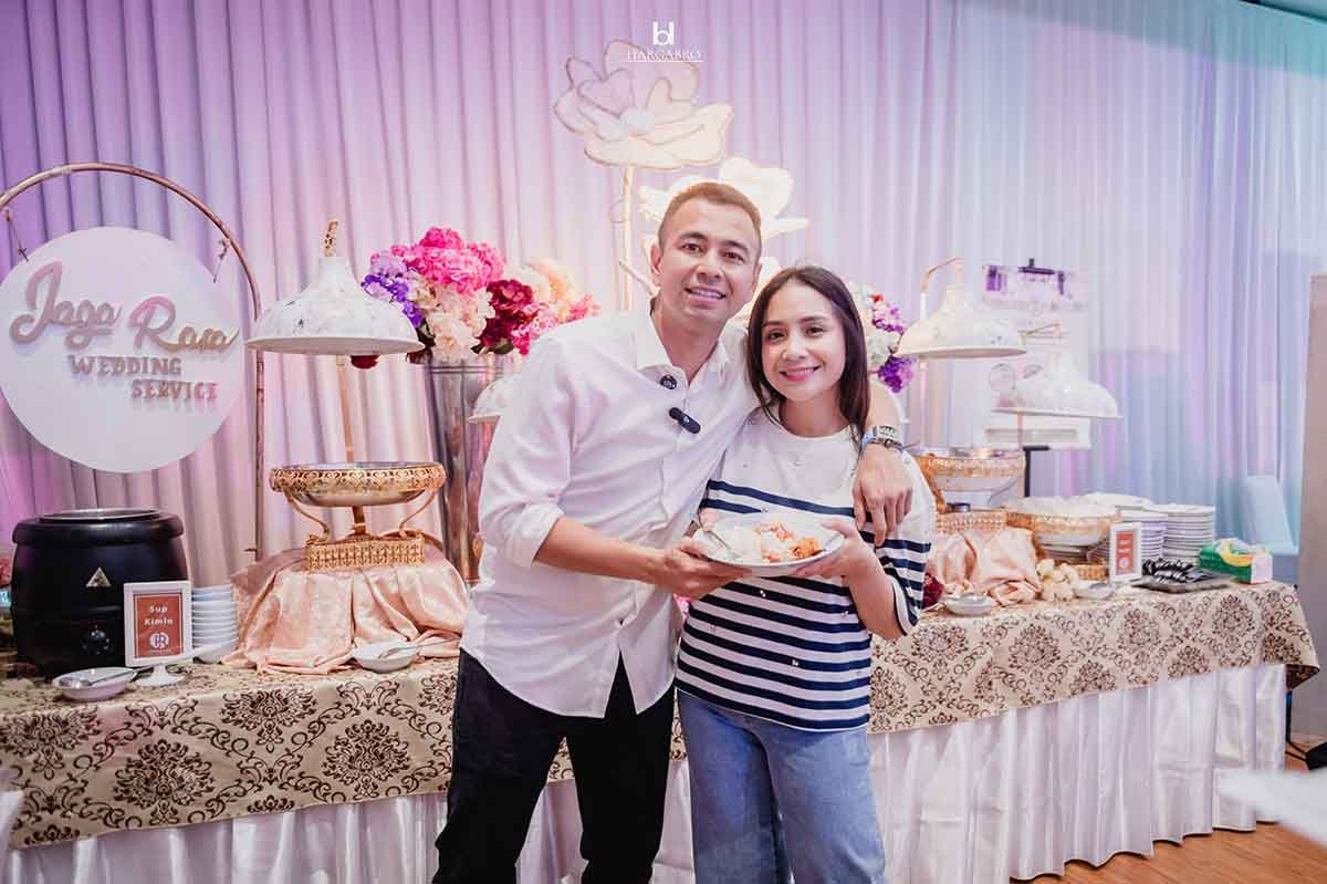 Tim Jagarasa saat setup buffet pernikahan di Jakarta
